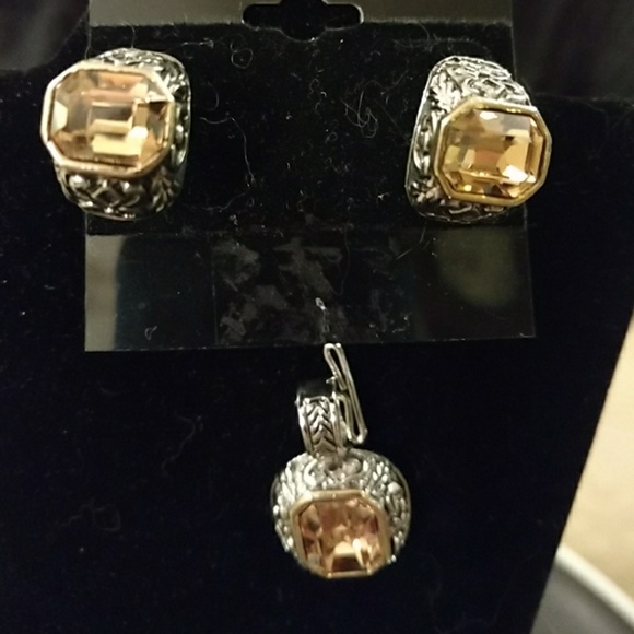 Pendant and matching pierced earnings - Picture 1 of 2